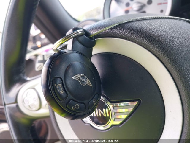 2010 MINI COOPER S WMWMS3C5XATY08776 Photo 10
