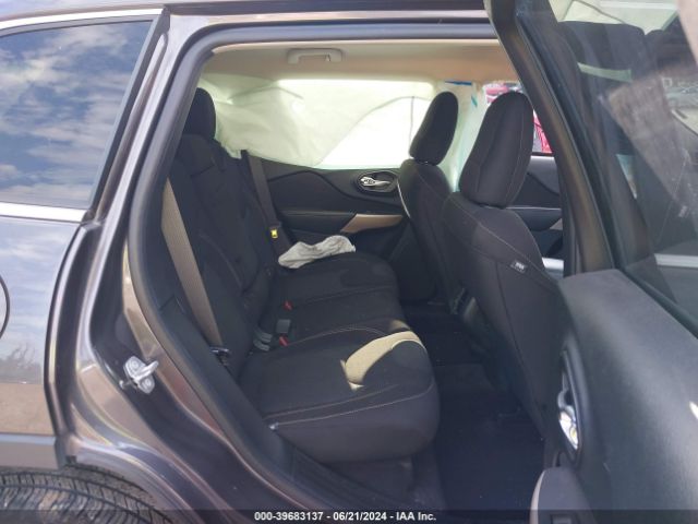 1C4PJMCB0HW666445 Jeep Cherokee Latitude 4x4