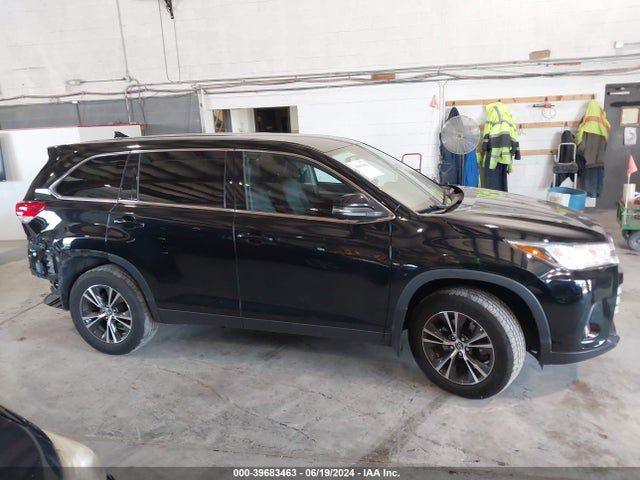 Toyota Highlander Le Plus 2019 5TDBZRFH4KS968750 Image 13