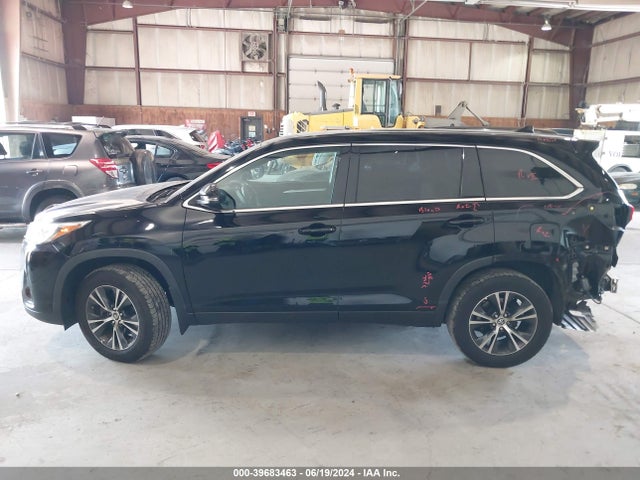 Toyota Highlander Le Plus 2019 5TDBZRFH4KS968750 Image 14