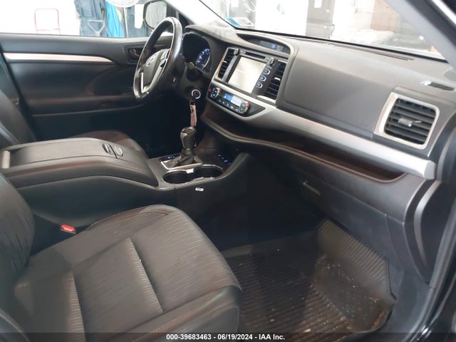 Toyota Highlander Le Plus 2019 5TDBZRFH4KS968750 Image 5