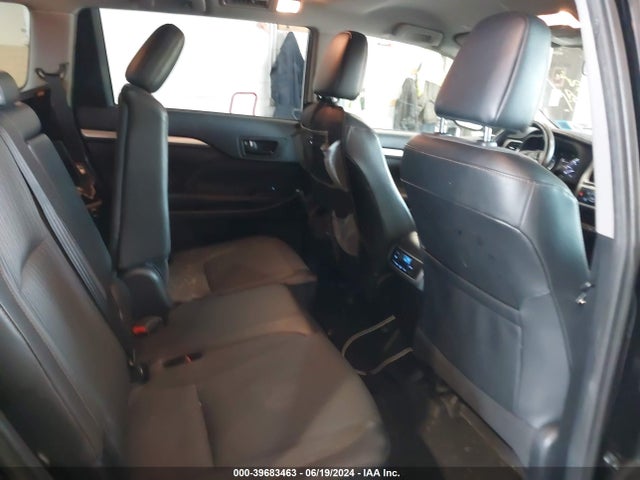 Toyota Highlander Le Plus 2019 5TDBZRFH4KS968750 Image 8