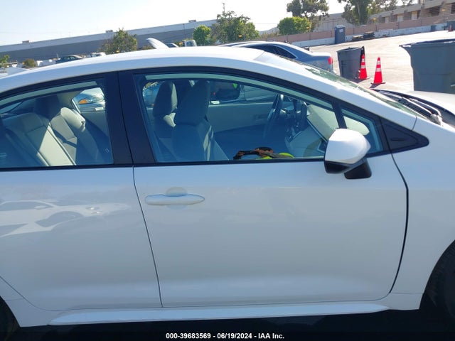 Toyota COROLLA LE 2022 5YFEPMAE2NP329685 Image 14
