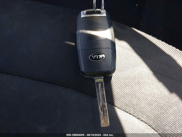 KIA SOUL + 2016 KNDJP3A51G7860759 Image 11