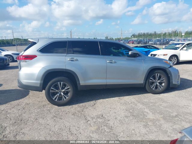 5TDZARFH2KS048380 Toyota Highlander Le