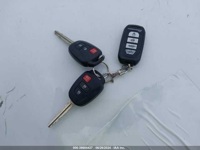 Toyota RAV4 LE 2017 2T3BFREV5HW612539 Image 11