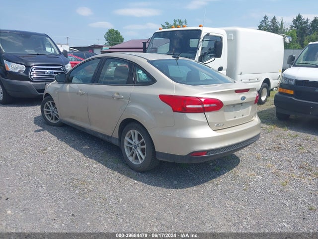 Ford FOCUS SE 2017 1FADP3F24HL265351 Image 3