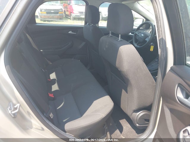 Ford FOCUS SE 2017 1FADP3F24HL265351 Image 8
