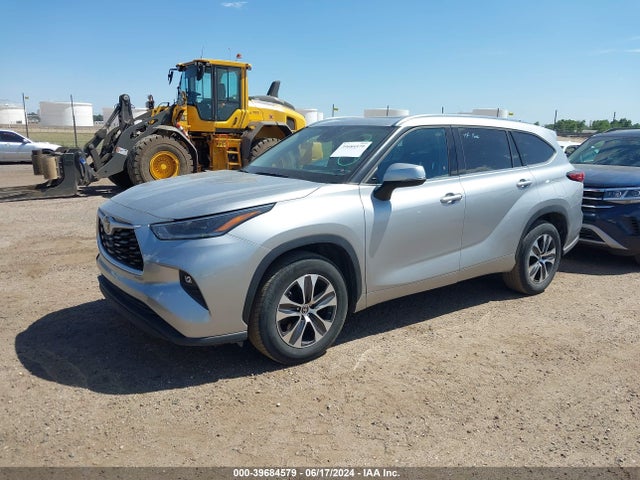 Toyota Highlander Xle 2021 5TDGZRAH7MS532779 Image 2