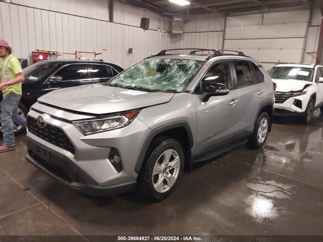 Toyota Rav4 Xle 2019 JTMP1RFV3KD037655 Image 2