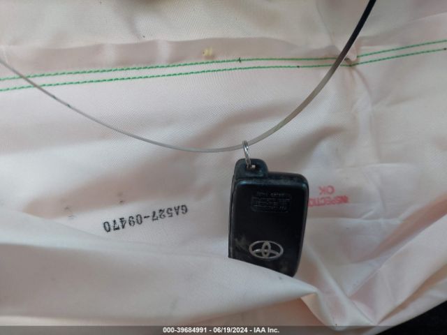 JTDZN3EU7FJ026586 Toyota Prius V Three