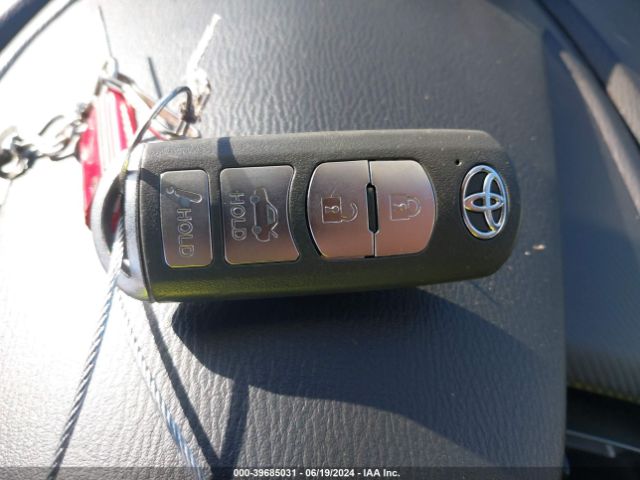3MYDLBYV5KY502582 Toyota YARIS LE