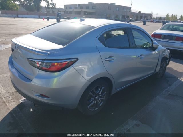 3MYDLBYV5KY502582 Toyota YARIS LE