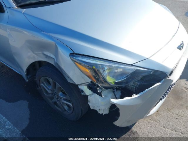 3MYDLBYV5KY502582 Toyota YARIS LE