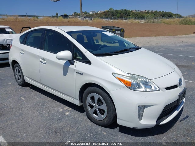Toyota Prius Two 2015 JTDKN3DU9F0408823 главное изображение