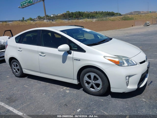 Toyota Prius Two 2015 JTDKN3DU9F0408823 Image 13