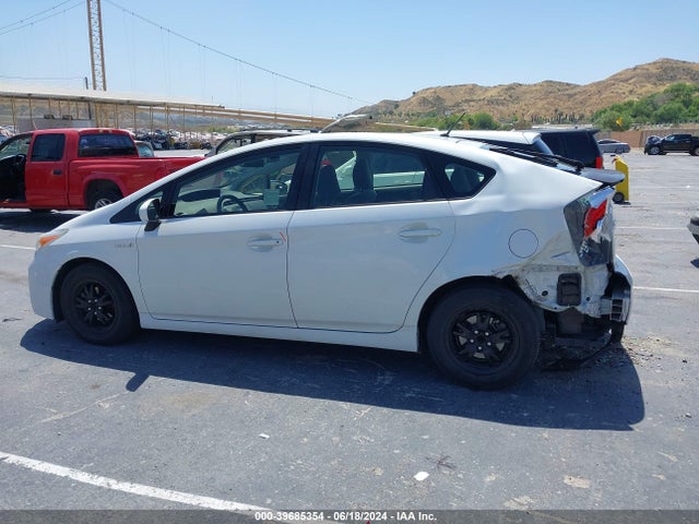 Toyota Prius Two 2015 JTDKN3DU9F0408823 Image 14