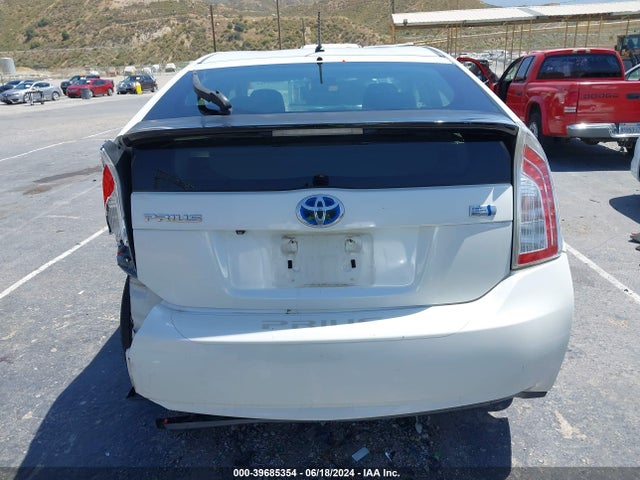 Toyota Prius Two 2015 JTDKN3DU9F0408823 Image 16