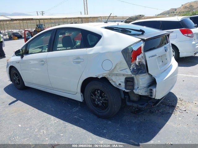 Toyota Prius Two 2015 JTDKN3DU9F0408823 Image 3