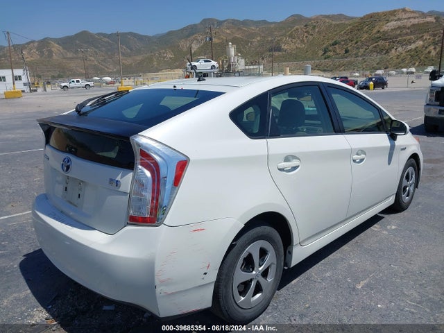 Toyota Prius Two 2015 JTDKN3DU9F0408823 Image 4