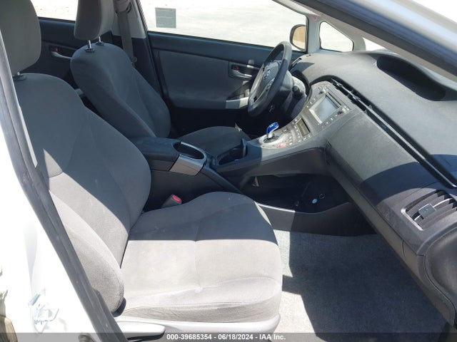 Toyota Prius Two 2015 JTDKN3DU9F0408823 Image 5