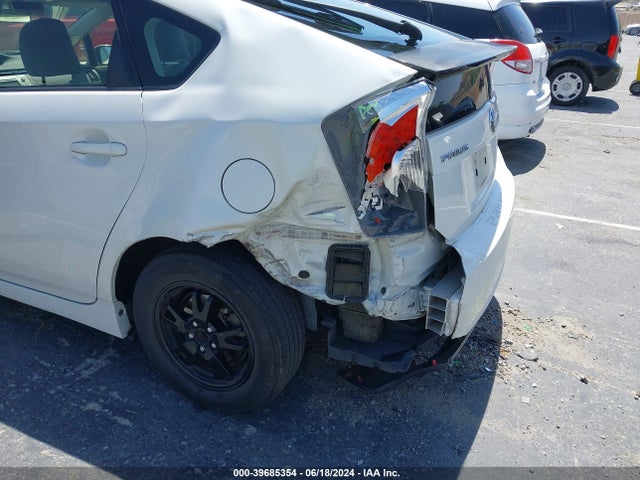 Toyota Prius Two 2015 JTDKN3DU9F0408823 Image 6