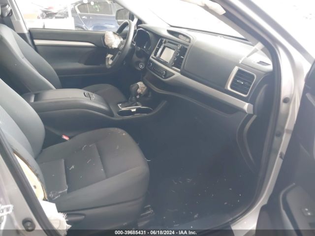 5TDZARFH5KS047109 Toyota Highlander Le