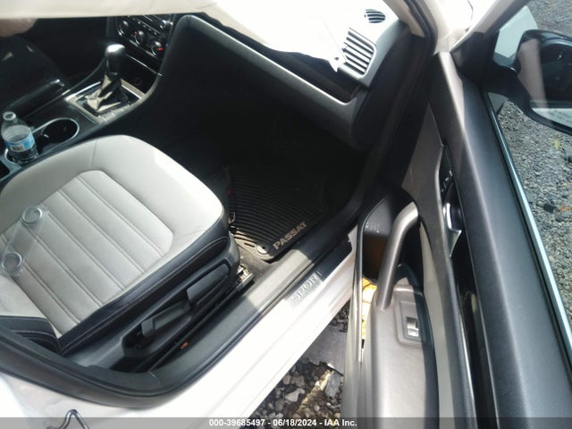 1VWBT7A36EC113570 Volkswagen Passat 1.8t Sport