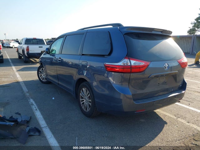 Toyota Sienna Xle 8 Passenger 2016 5TDYK3DC4GS731833 Image 3