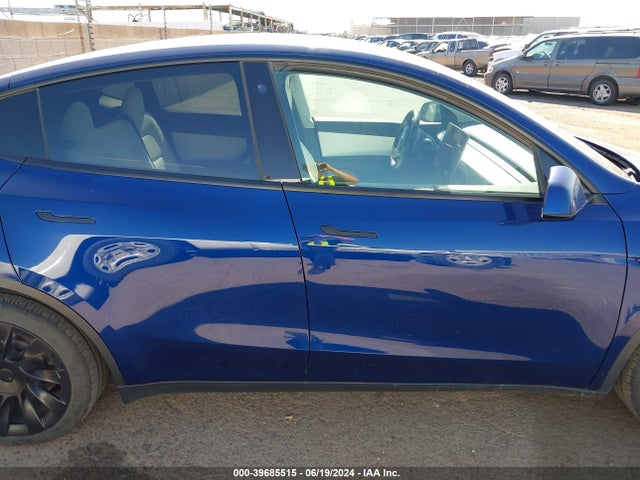 Tesla Model Y 2021 5YJYGDEE3MF151464 Image 26