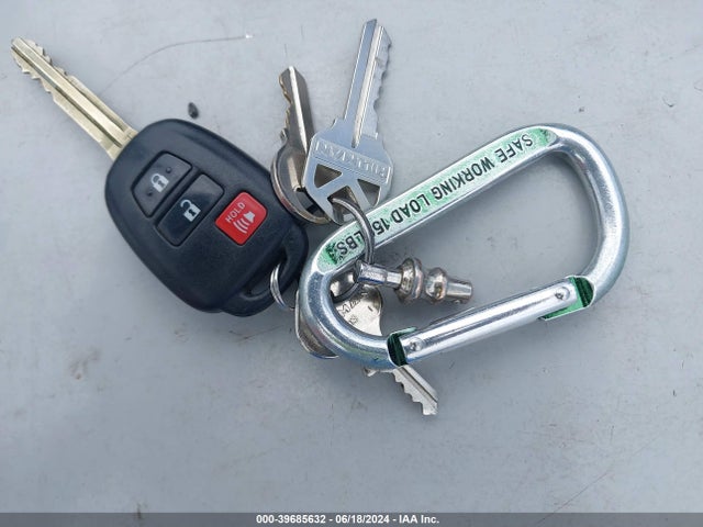 Toyota RAV4 LE 2016 JTMZFREV7GJ089326 Image 11