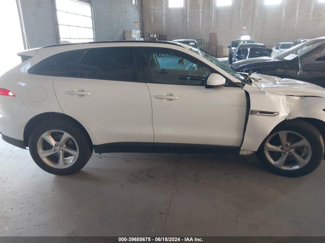 SADCJ2BV6HA489125 Jaguar F-pace 35t Premium