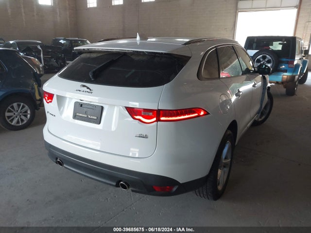 2017 JAGUAR F-PACE SADCJ2BV6HA489125 Photo 3