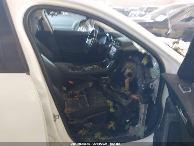 2017 JAGUAR F-PACE SADCJ2BV6HA489125 Photo 4