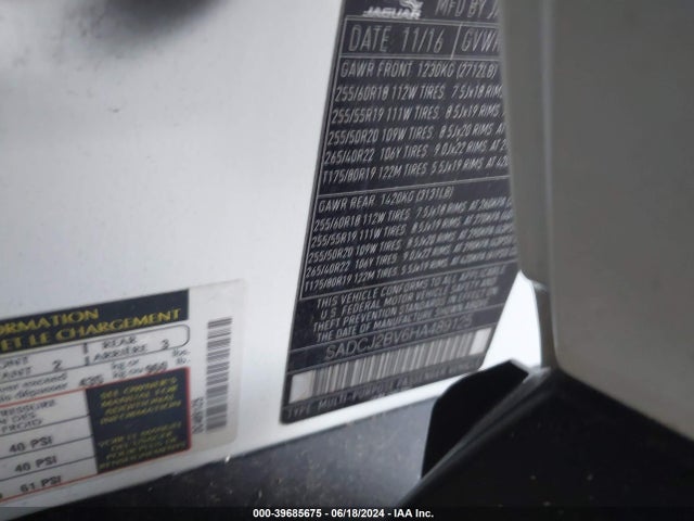 2017 JAGUAR F-PACE SADCJ2BV6HA489125 Photo 8