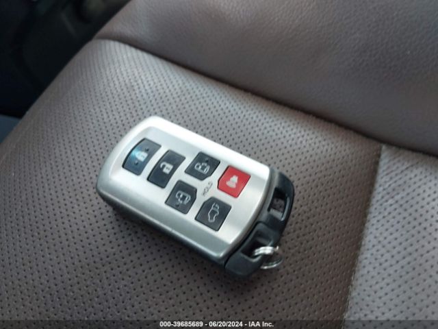 5TDYZ3DC6HS829632 Toyota Sienna Limited 7 Passenger