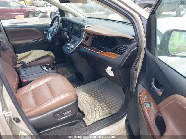 5TDYZ3DC6HS829632 Toyota Sienna Limited 7 Passenger