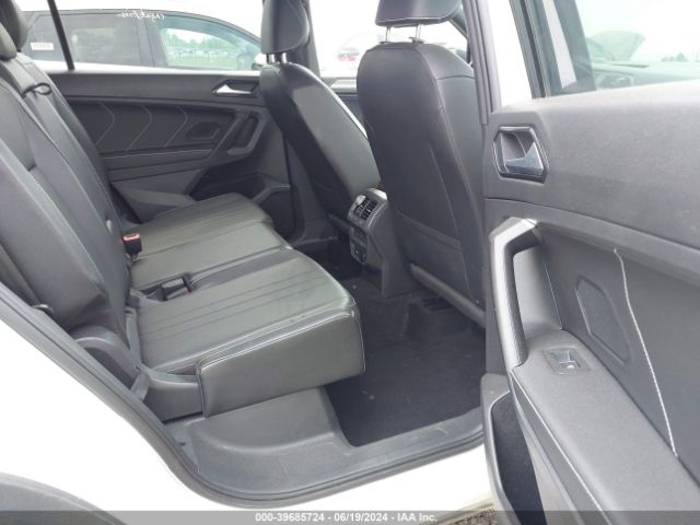 3VVCB7AX5NM034033 Volkswagen Tiguan 2.0t Se R-line Black