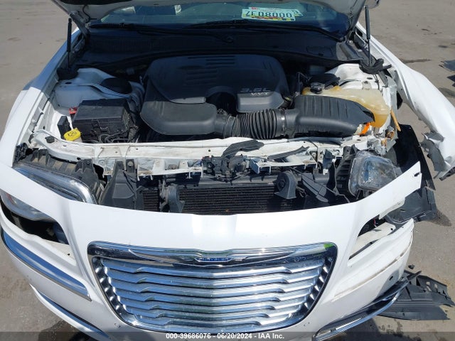 2C3CCAKGXEH203828 Chrysler 300c Awd