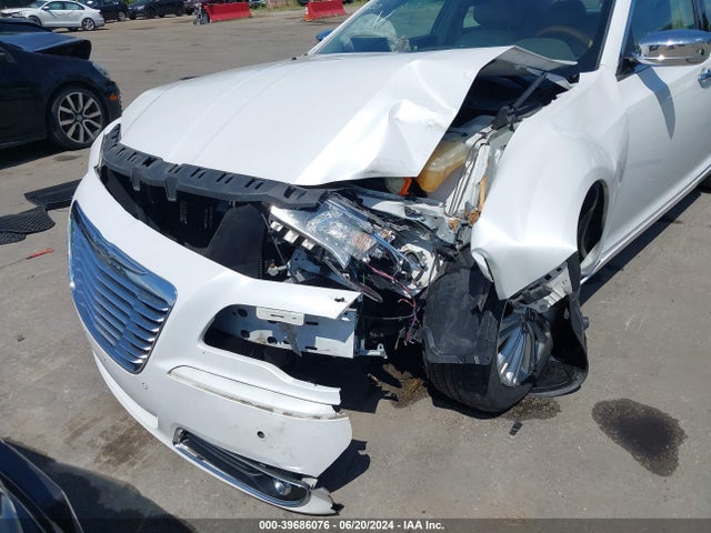 2C3CCAKGXEH203828 Chrysler 300c Awd