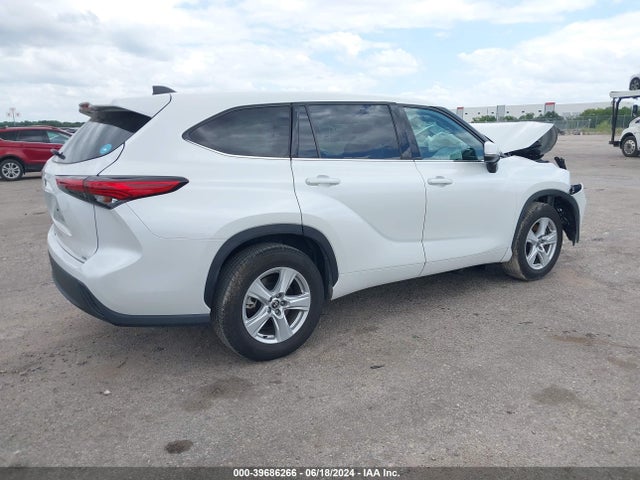 Toyota Highlander Le 2022 5TDZZRAH7NS103927 Image 4
