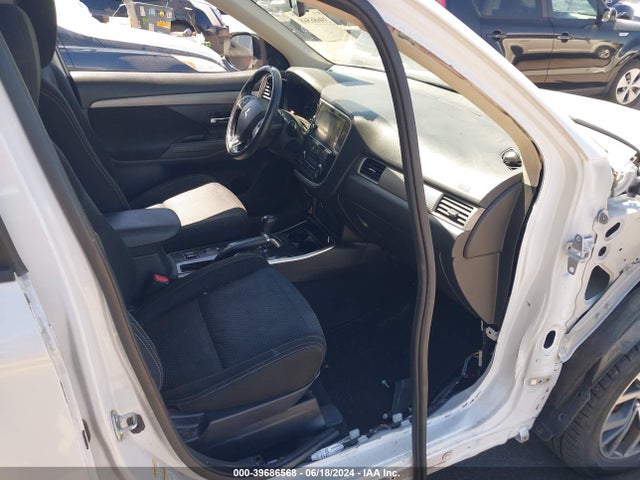 2017 MITSUBISHI OUTLANDER JA4AD3A3XHZ044348 Photo 4