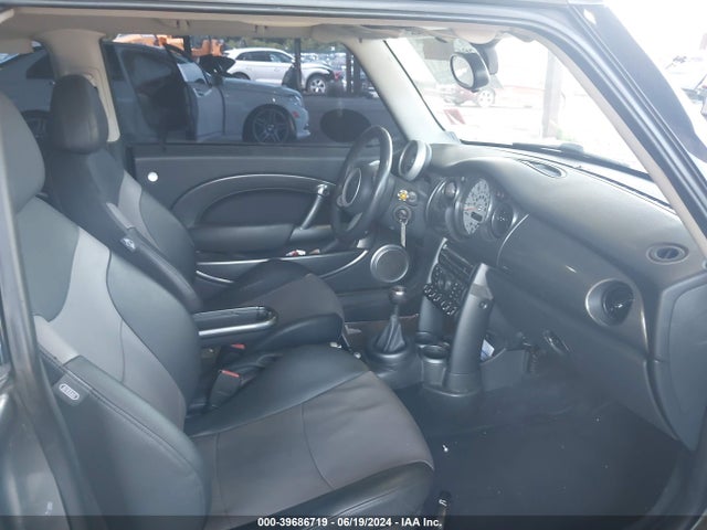 2006 MINI COOPER S WMWRE33566TL24060 Photo 4