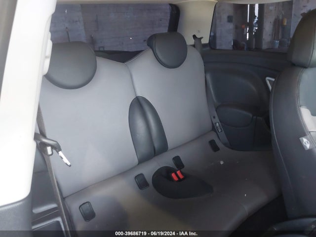 2006 MINI COOPER S WMWRE33566TL24060 Photo 7