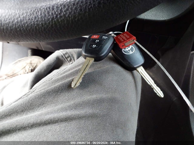 Toyota COROLLA LE 2018 5YFBURHE0JP849828 Image 11