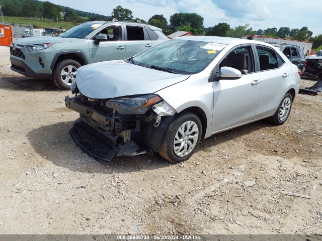 Toyota COROLLA LE 2018 5YFBURHE0JP849828 Image 2