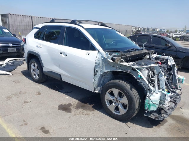Toyota Rav4 Xle 2021 2T3W1RFV5MC114142 zdjęcie główne