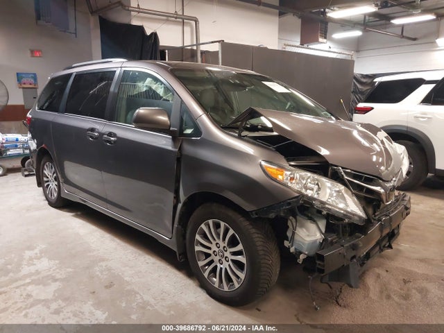 Toyota Sienna Xle 8 Passenger 2019 5TDYZ3DC2KS993869 головне зображення