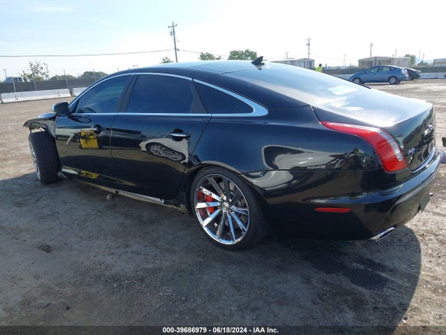 2011 JAGUAR XJ SAJWA2JC4BMV12210 Photo 2