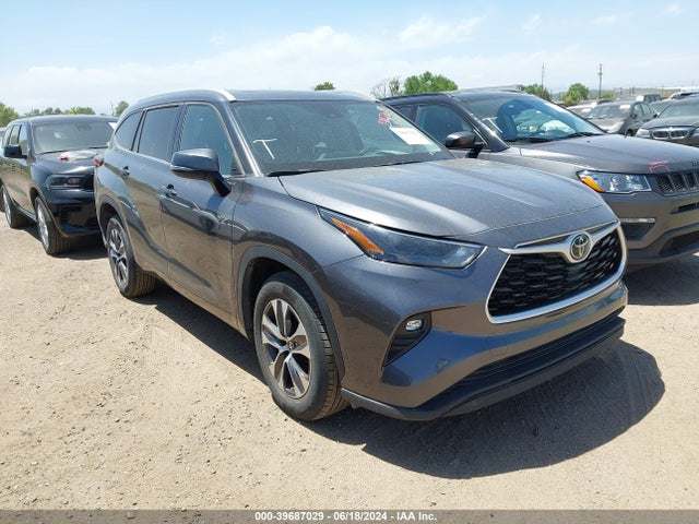 Toyota Highlander Xle 2022 5TDGZRAH8NS539516 main image
